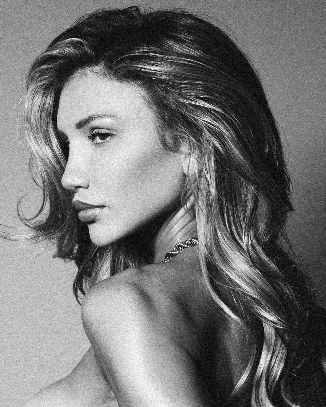 Gabrielle Grace Epsteinのインスタグラム：「Finally a photo my mom approved of (well not the last one but 2/3 ain’t bad) 📷 @megbatphoto」