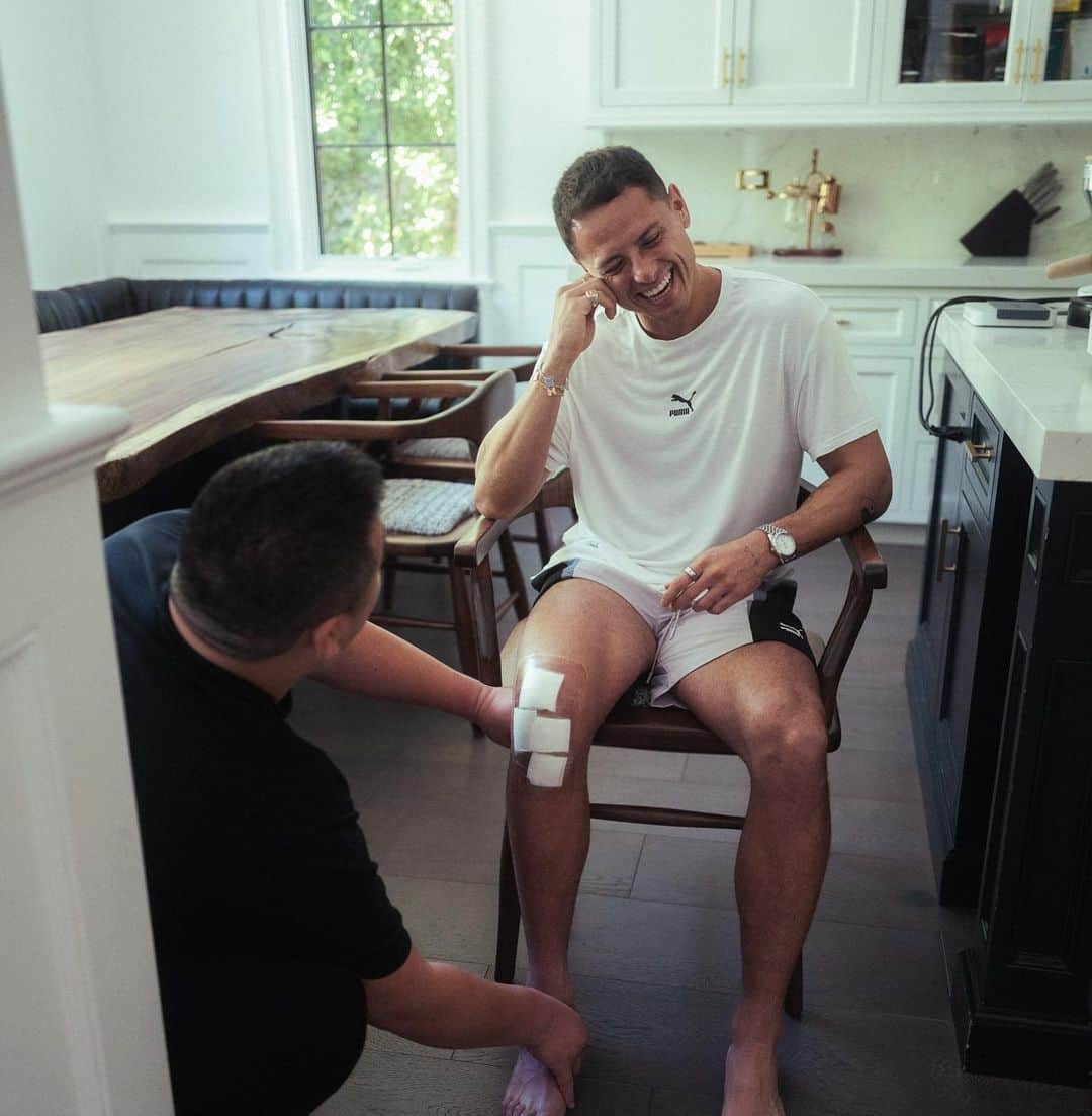 ハビエル・エルナンデス・バルカサールのインスタグラム：「Disfrutando de este largo, complicado pero divertido proceso!!!   Enjoying this long, complicated but fun process!!!」