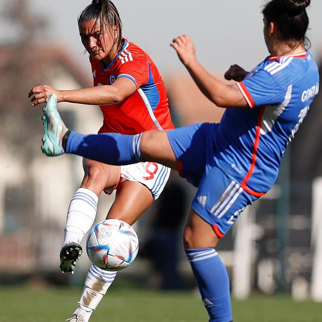 サッカーチリ代表チームさんのインスタグラム写真 - (サッカーチリ代表チームInstagram)「💪 #LaRojaFemenina 🇨🇱⚽️ realizó práctica de fútbol ante @udechilefemenino en Quilín.  📍Triunfo por 3-0 para Chile con goles de @karenaraya8, @yennyacuna9 y @michelleac.19   📸 Carlos Parra   #VamosLaRojaFemenina #VamosChile」7月14日 8時31分 - laroja