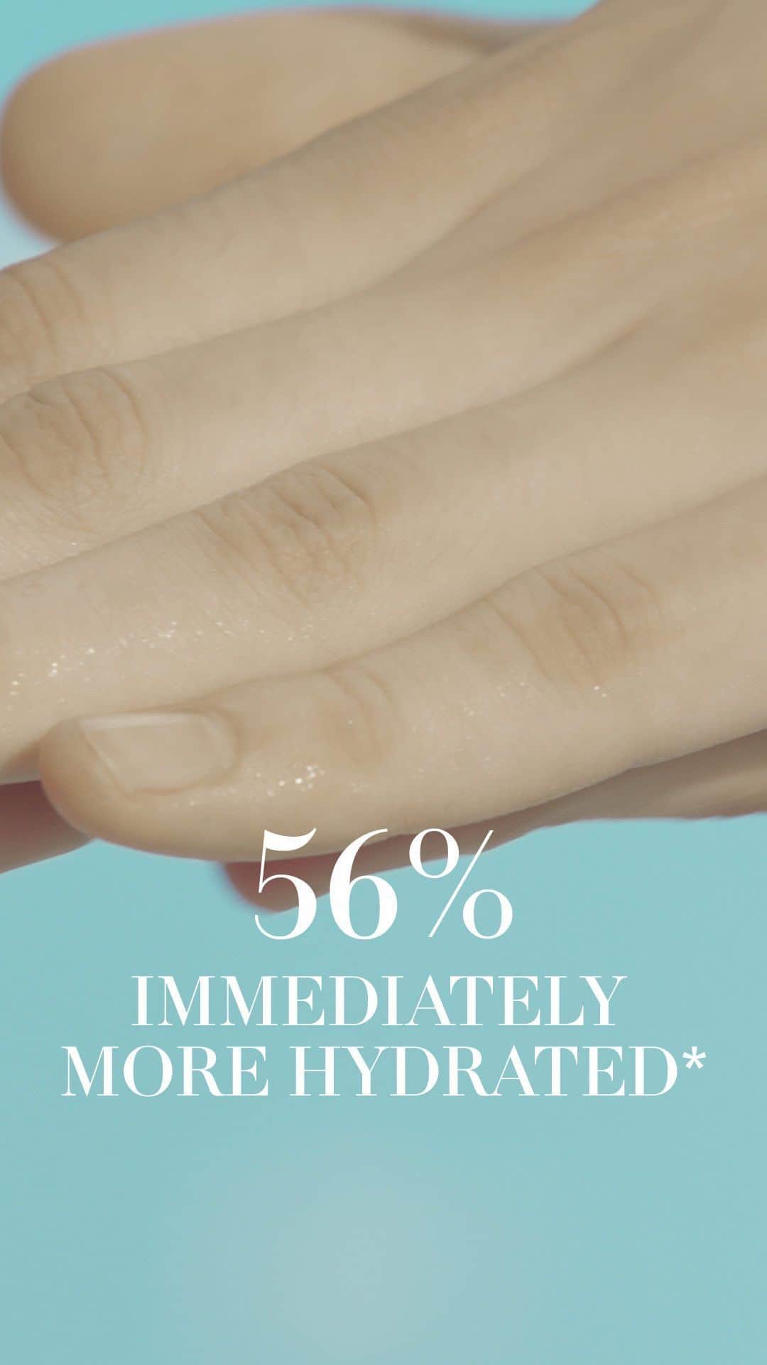 ドゥラメールのインスタグラム：「Plump texture = plump skin. The Treatment Lotion’s advanced Liquid Hydrogel texture infuses skin with all-day hydration: In a clinical study, 95% of panelists experienced continuous delivery of healing hydration throughout the day**  **Clinical testing on 20 women, after using product once #LaMer #LaMerSkincare #LaMerTreatmentLotion」