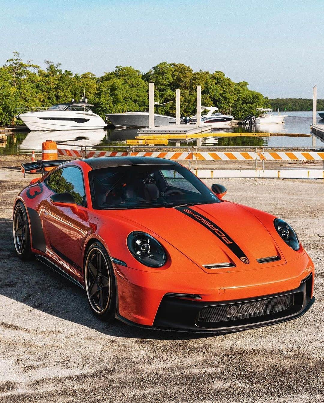 CarsWithoutLimitsさんのインスタグラム写真 - (CarsWithoutLimitsInstagram)「🍊 Lava Orange 992 GT3 orange  📸 @kfletchphotography  @velosdesignwerks @luisr69 #carswithoutlimits #porsche #911 #992gt3 #992 #gt3」7月14日 3時18分 - carswithoutlimits