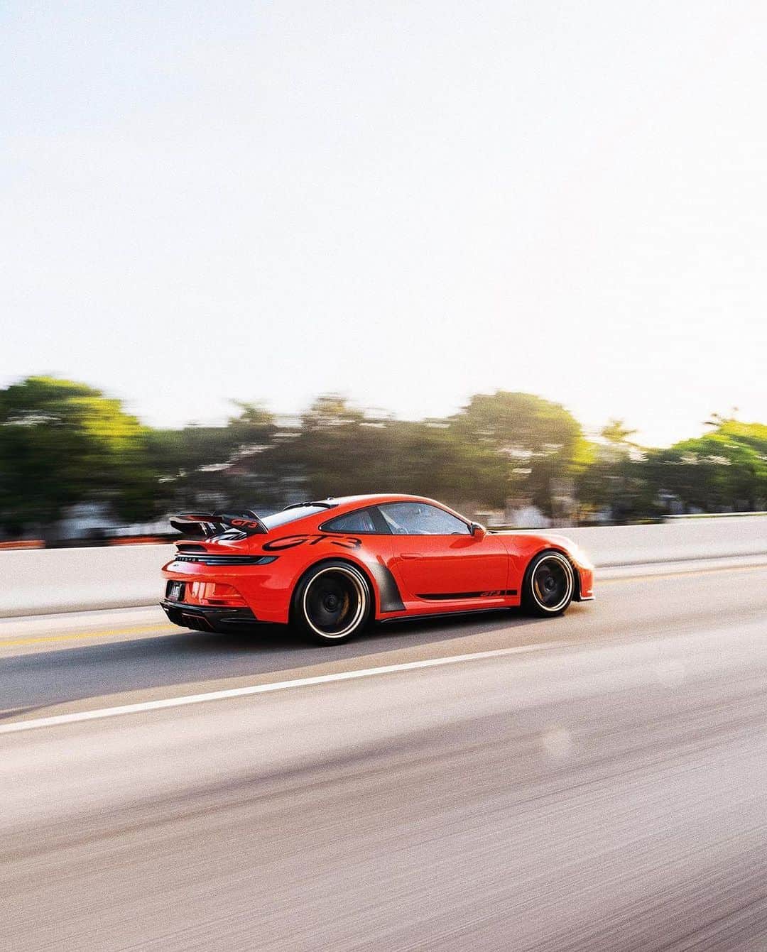 CarsWithoutLimitsのインスタグラム：「🍊 Lava Orange 992 GT3 orange  📸 @kfletchphotography  @velosdesignwerks @luisr69 #carswithoutlimits #porsche #911 #992gt3 #992 #gt3」