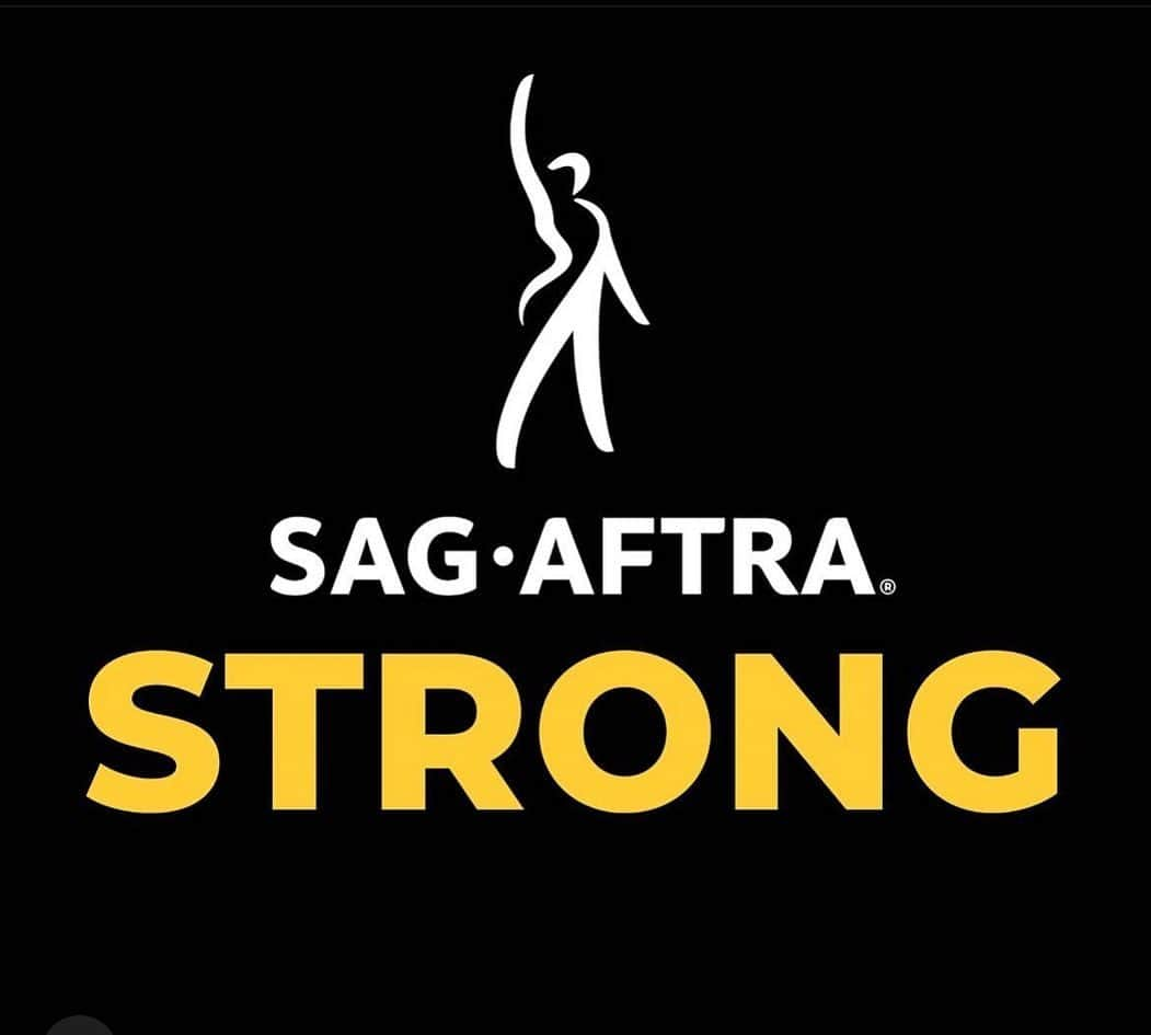 ジェイミー・アレクサンダーのインスタグラム：「Ready. 🎭 🪧 #sagaftra #sagaftrastrong #peoplebeforeprofit」