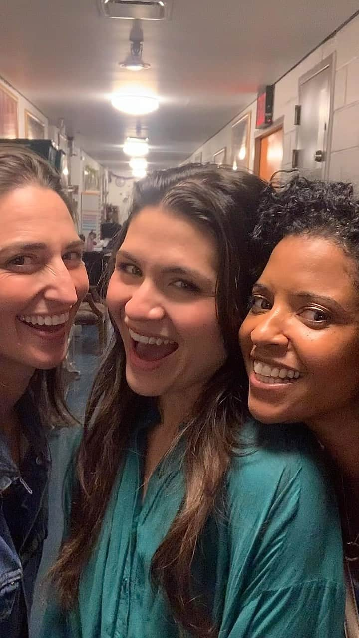 レネイ・エリース・ゴールズベリイのインスタグラム：「REUNION @camelotbway !!! Together with two of my beloved sisters @phillipasoo AND @sarabareilles! Camelot is MAGNIFICENT ! Every single performance blew me away! My heart is still exploding ! See it before it closes on July 23rd! @phillipasoo and the entire company are too heartbreakingly awesome (and FUNNY) to miss! @joetipps thx for being there!」