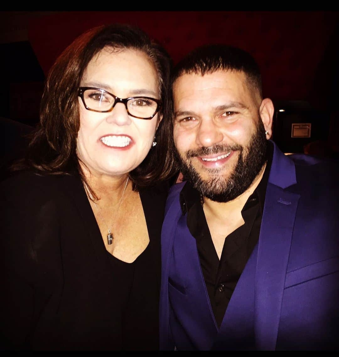 ギレルモ・ディアスのインスタグラム：「NEW Scandal Re-Watch PODCAST episode dropped TODAY!…hear us gush over @rosie & her love for Broadway! and the day i met her in these #TBT 📸’s..🎙🧰 #Scandal #UnpackingTheToolbox #Podcast」