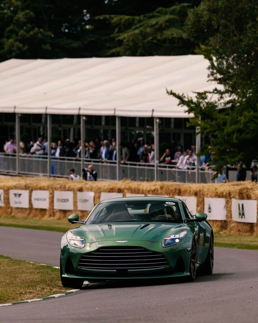 アストンマーチンさんのインスタグラム写真 - (アストンマーチンInstagram)「Goodwood Festival of Speed. Day one.  #AstonMartin #INTENSITYDRIVEN #FOS」7月14日 3時56分 - astonmartin