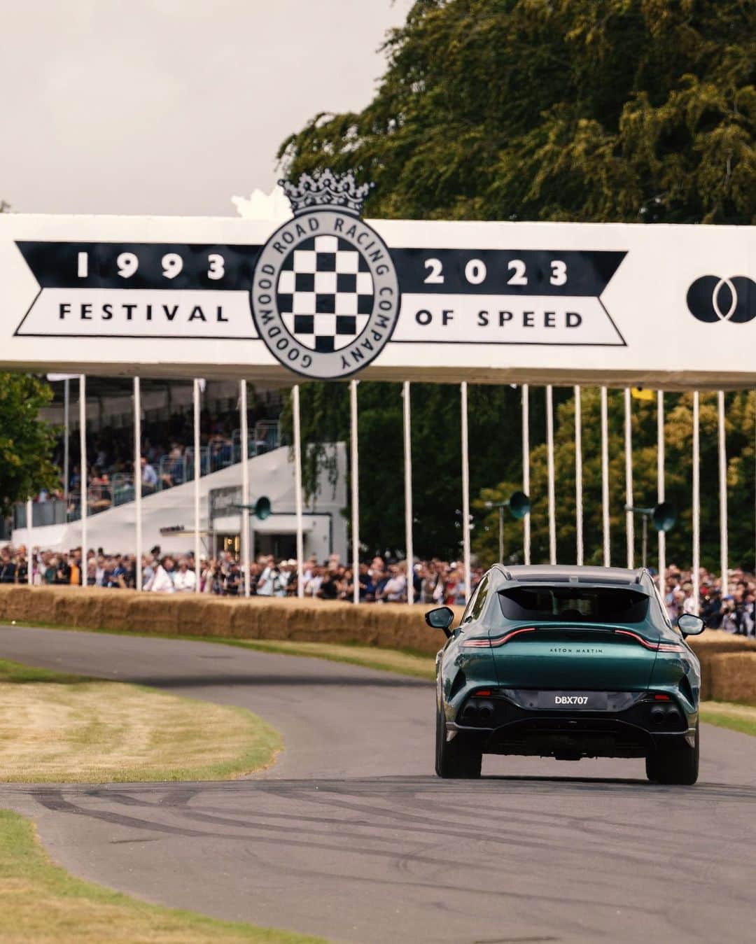 アストンマーチンさんのインスタグラム写真 - (アストンマーチンInstagram)「Goodwood Festival of Speed. Day one.  #AstonMartin #INTENSITYDRIVEN #FOS」7月14日 3時56分 - astonmartin