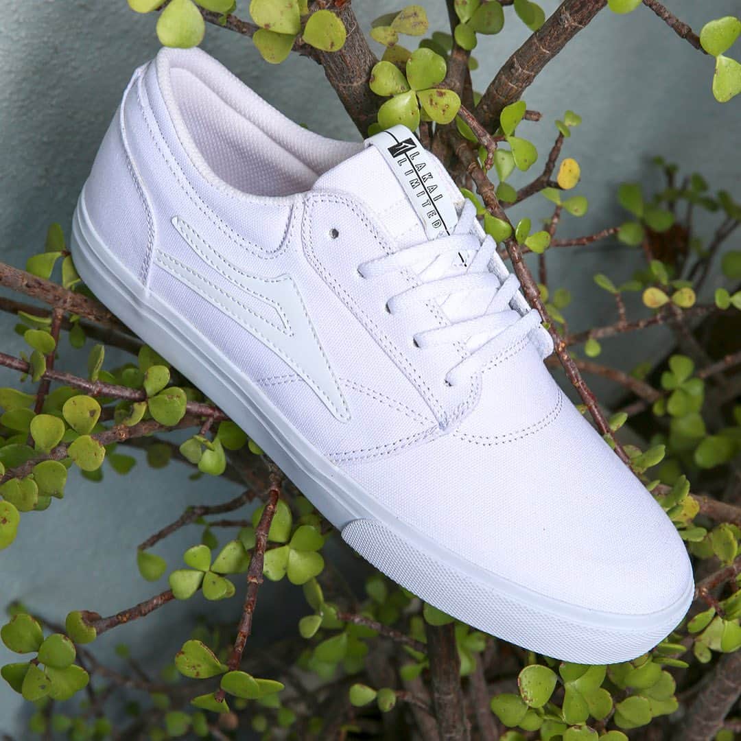 ラカイリミテッドフットウェアのインスタグラム：「All White Canvas Griffin 🧊  In stock now at Lakai.com ✔️ #Lakai」