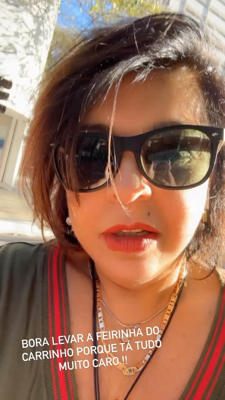 Roberta Mirandaのインスタグラム：「Bora galera !! Comprar aqui no carrinho carrinho porque as coisas estão muito caras !! O povo brasileiro precisa do básico ! Como já passei FOME , posso falar com propriedade a fome DÓI …」