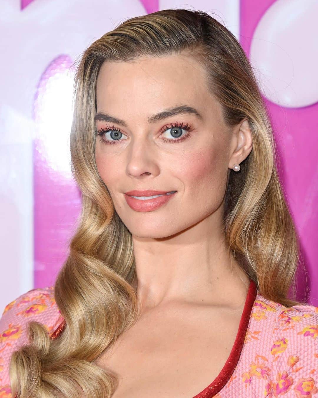 Just Jaredさんのインスタグラム写真 - (Just JaredInstagram)「Margot Robbie attended another photocall in another all-pink look that Barbie would wear to take over the world. She was joined at the event by America Ferrera, Simu Liu and Issa Rae. We've got more pics over at JustJared.com! #MargotRobbie #AmericaFerrera #SimuLiu #IssaRae #Barbie Photos: Getty」7月14日 4時43分 - justjared