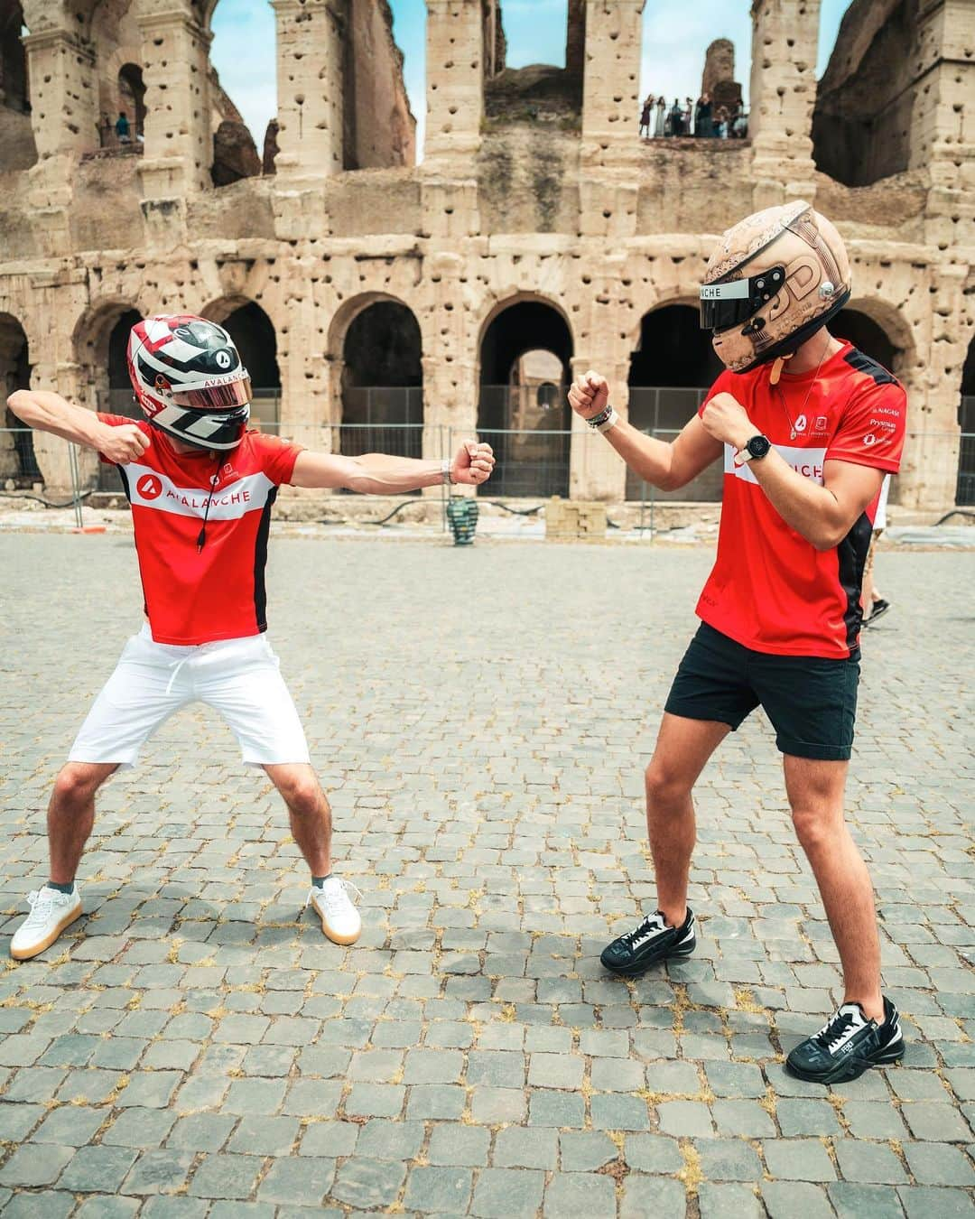 アンドレ・ロッテラーのインスタグラム：「We are racing in Rome this weekend! People couldn’t miss us in town today! Free practice 1 tomorrow! @andrettife @fiaformulae @jakedennis19」