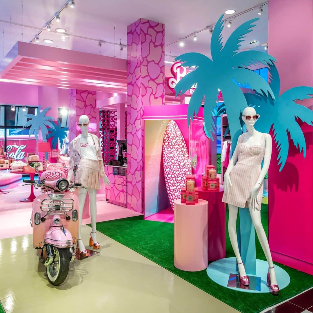 Bloomingdale'sさんのインスタグラム写真 - (Bloomingdale'sInstagram)「Welcome to Barbiedale’s 💗 Our exclusive pop-up shop is now open with splashy new styles inspired by @barbiethemovie! Visit today at 59th Street or shop online.  #BarbieTheMovie @barbiethemovie」7月14日 5時00分 - bloomingdales