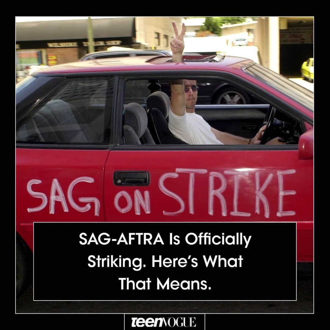 Teen Vogueのインスタグラム：「After four weeks of talks with the Alliance of Motion Picture and Television Producers (AMPTP), members of SAG-AFTRA—a union representing more than 160,000 television and movie actors and other entertainment professionals—officially go on strike at midnight, marking the first time since 1960 that Hollywood actors and writers have both stopped work. Find a full breakdown of what's going on at the link in bio.  (📸: Getty Images)」