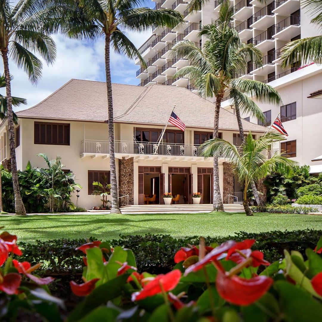 KAUKAU/カウカウハワイさんのインスタグラム写真 - (KAUKAU/カウカウハワイInstagram)「『KAUKAUマガジン』は創刊19周年！🥳㊗️ 読者の皆さまに感謝を込めて、ハワイを代表する高級ホテル「ハレクラニ」の宿泊券をプレゼント😆「天国にふさわしい館」と呼ばれる美しい館内はハワイにいる贅沢さを存分に感じさせてくれます☺️  【賞品】 ハレクラニ オーシャンビュー宿泊券（1泊・1組2名様）　 有効期限：2024年8月31日(土)まで  【応募方法】 ①KAUKAU公式アカウント（ @kaukau_hawaii ）とハレクラニ（ @halekulanihotel ）をフォロー！ ②こちらの投稿に「いいね」＆お友達をタグ付けしてコメント で応募完了！ ＊リポストやシェアも大歓迎です！ ＊ご応募は公開アカウントの方に限ります。  【応募期間】 2023年7月17日 (月)〜8月14日 (月)　23時59分まで（日本時間）  【当選者発表】 キャンペーン終了後にKAUKAU公式アカウント（ @kaukau_hawaii ）よりInstagramのDMにてご連絡します。 ＊ご応募は公開アカウントの方に限ります。  【応募規約及び注意事項】 アカウントが承認制、もしくは非公開の場合、抽選対象外となります。賞品の譲渡や換金、交換はご遠慮ください。 賞品の発送は日本国内に限ります。賞品をご利用になる際は、ホテルへ直接ご予約が必要です。繁忙期など一部ご利用いただけない期間があります。DMをお送りしてから3日を過ぎてもご返信がない場合は、当選を無効とさせていただきます。通信上の都合により当選連絡が到着しない場合、弊社は一切の責任を負いません。当選者様よりお預かりした個人情報は賞品発送のみに使用し、第三者には開示しません。当選結果に関するお問い合わせにはお答えできません。応募に関わるインターネット接続料、パケット通信量などの諸経費は、ご応募される方のご負担となります。応募者は当社及び本キャンペーン関係者に対し、本キャンペーンへの参加や賞品の授与により生じる（直接・間接に関わらず）人身傷害、損失または損害に関する責任を問うことはできません。  #プレゼント #プレゼントキャンペーン #プレゼントキャンペーン実施中 #プレゼント企画開催中 #宿泊券プレゼント #プレゼント企画 #インスタキャンペーン #ハワイホテル #ハワイ旅行 #プレキャン #懸賞 #ハワイ #ハレクラニホテル #ハレクラニホテル宿泊券プレゼント」7月18日 4時00分 - kaukau_hawaii