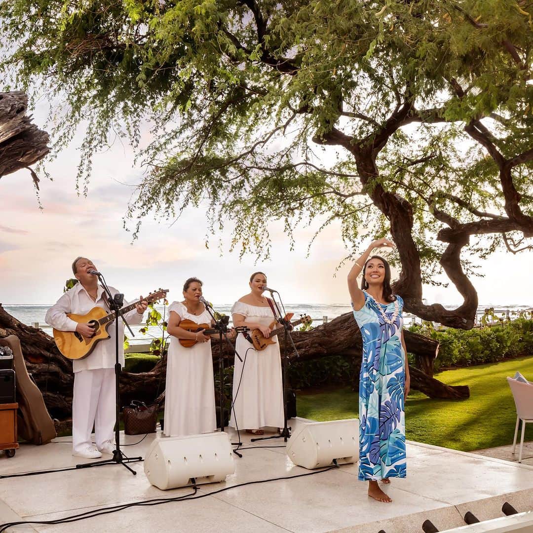 KAUKAU/カウカウハワイさんのインスタグラム写真 - (KAUKAU/カウカウハワイInstagram)「『KAUKAUマガジン』は創刊19周年！🥳㊗️ 読者の皆さまに感謝を込めて、ハワイを代表する高級ホテル「ハレクラニ」の宿泊券をプレゼント😆「天国にふさわしい館」と呼ばれる美しい館内はハワイにいる贅沢さを存分に感じさせてくれます☺️  【賞品】 ハレクラニ オーシャンビュー宿泊券（1泊・1組2名様）　 有効期限：2024年8月31日(土)まで  【応募方法】 ①KAUKAU公式アカウント（ @kaukau_hawaii ）とハレクラニ（ @halekulanihotel ）をフォロー！ ②こちらの投稿に「いいね」＆お友達をタグ付けしてコメント で応募完了！ ＊リポストやシェアも大歓迎です！ ＊ご応募は公開アカウントの方に限ります。  【応募期間】 2023年7月17日 (月)〜8月14日 (月)　23時59分まで（日本時間）  【当選者発表】 キャンペーン終了後にKAUKAU公式アカウント（ @kaukau_hawaii ）よりInstagramのDMにてご連絡します。 ＊ご応募は公開アカウントの方に限ります。  【応募規約及び注意事項】 アカウントが承認制、もしくは非公開の場合、抽選対象外となります。賞品の譲渡や換金、交換はご遠慮ください。 賞品の発送は日本国内に限ります。賞品をご利用になる際は、ホテルへ直接ご予約が必要です。繁忙期など一部ご利用いただけない期間があります。DMをお送りしてから3日を過ぎてもご返信がない場合は、当選を無効とさせていただきます。通信上の都合により当選連絡が到着しない場合、弊社は一切の責任を負いません。当選者様よりお預かりした個人情報は賞品発送のみに使用し、第三者には開示しません。当選結果に関するお問い合わせにはお答えできません。応募に関わるインターネット接続料、パケット通信量などの諸経費は、ご応募される方のご負担となります。応募者は当社及び本キャンペーン関係者に対し、本キャンペーンへの参加や賞品の授与により生じる（直接・間接に関わらず）人身傷害、損失または損害に関する責任を問うことはできません。  #プレゼント #プレゼントキャンペーン #プレゼントキャンペーン実施中 #プレゼント企画開催中 #宿泊券プレゼント #プレゼント企画 #インスタキャンペーン #ハワイホテル #ハワイ旅行 #プレキャン #懸賞 #ハワイ #ハレクラニホテル #ハレクラニホテル宿泊券プレゼント」7月18日 4時00分 - kaukau_hawaii