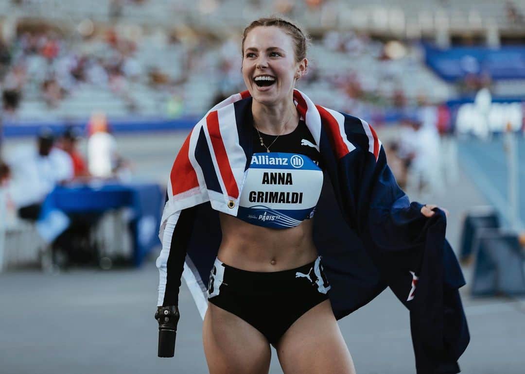 Anna Grimaldiのインスタグラム：「!!!!100m Bronze!!! 😮 Well that wasn’t on the bingo card, but man it felt special!  I’ve never been very confident in my sprinting or speed but racing has never felt as good as it did in those 2 races⚡️ 12.31s and 12.32s, huge PB, Oceania and NZ record, first track medal, Paris 2024 Paralympics slot.  Happy as Anna 🤗」