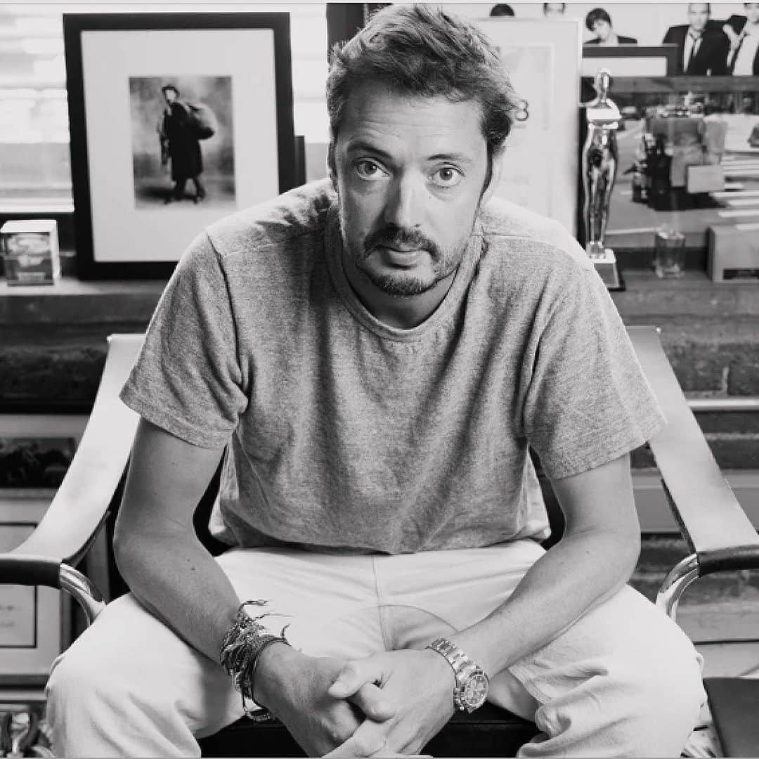 ラグ&ボーンのインスタグラム：「“I arrived in New York in 2001 with nothing but a backpack and no idea what to do with my life. Rag & Bone began 21 years ago, and after 84 seasons, 168 collections, a completely wild ride and some of the greatest experiences imaginable, I’ve earned a bit of a break. I am incredibly proud of this brand; all it stands for and everything it has become. I am also beyond grateful to our amazing team, to David, and every single person who has contributed so much along the way. I leave in place a passionate and supremely talented group of people, who I know will continue building the company that will forever be a massive part of my life.”  Thank you, Marcus.」