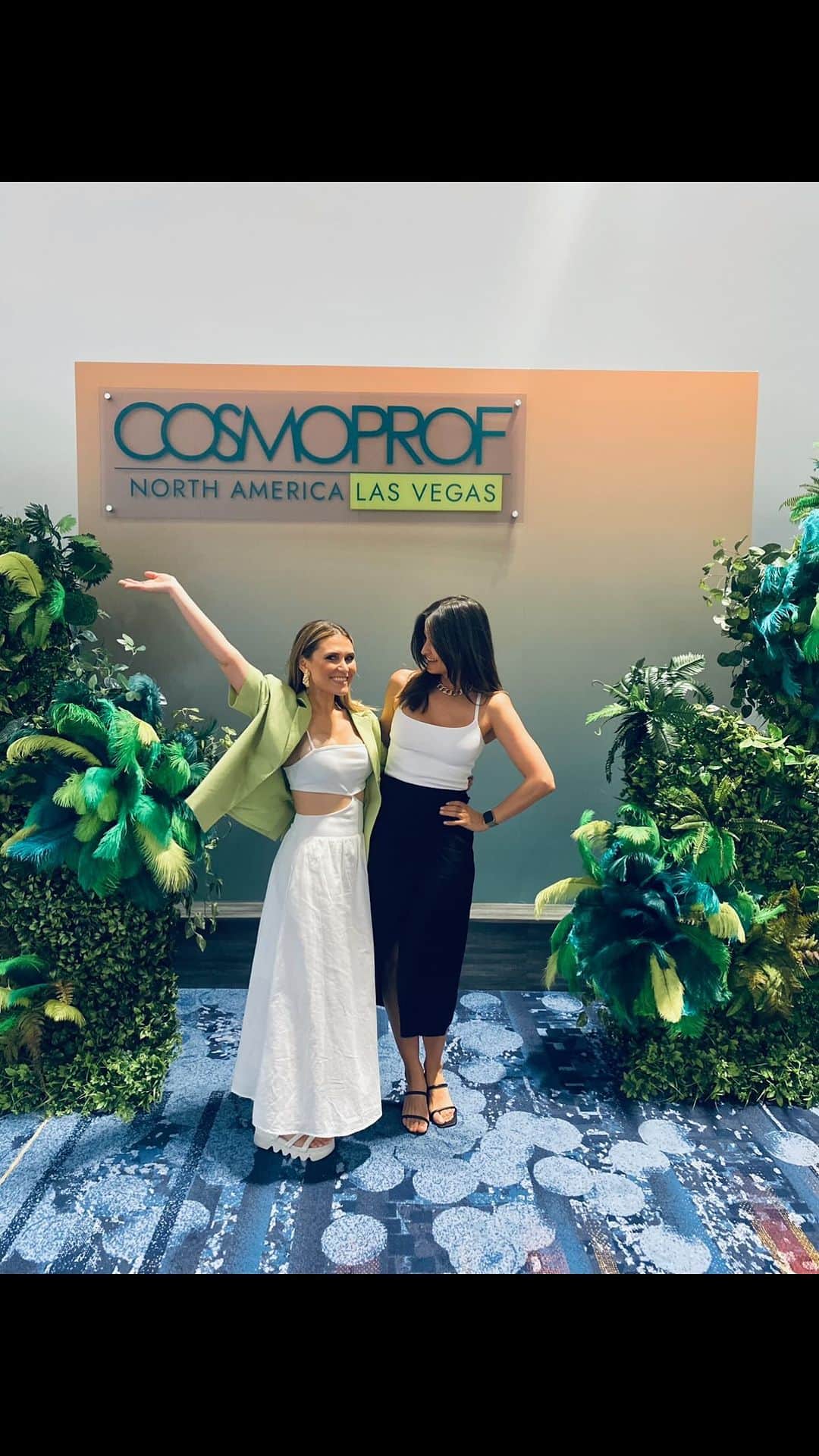 Mayela Vazquezのインスタグラム：「Tiptoe if you must, but take the leap✨✨Sometimes, the smallest step in the right direction ends up being the biggest step of your life @itsroseeoh — Thank you for having us @cosmoprofna #cosmoprofbeauty #cosmoproflasvegas」