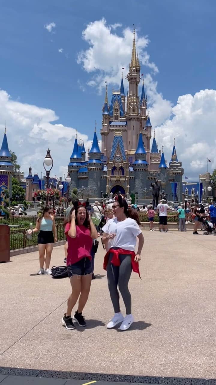 Giovanna Antonelliのインスタグラム：「“If you can dream it, you can do it”  “Se você pode sonhar! Você pode realizar” (Walt Disney)❤️ @experiencekissimmee @disneyworld.brasil  #MyKissimmee #GetBold #AllTheDisneyThrills」