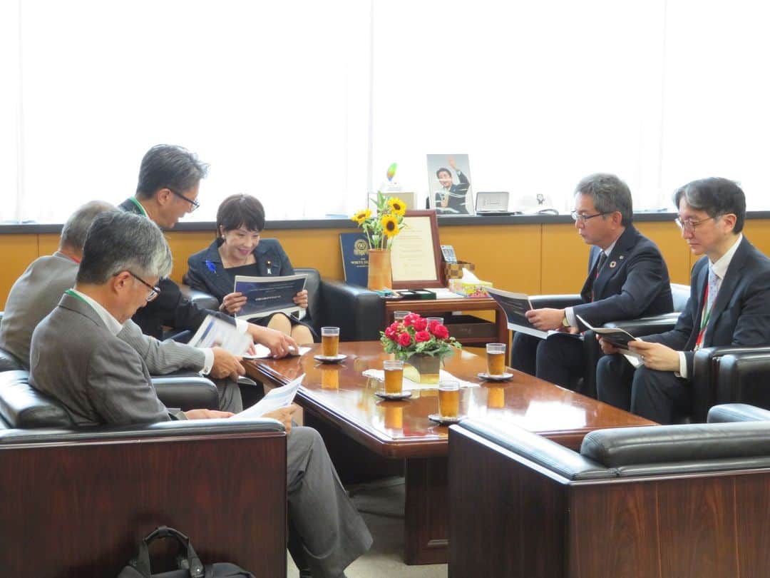 高市早苗のインスタグラム：「7月14日 （一社）量子技術による新産業創出協議会役員ご来訪」