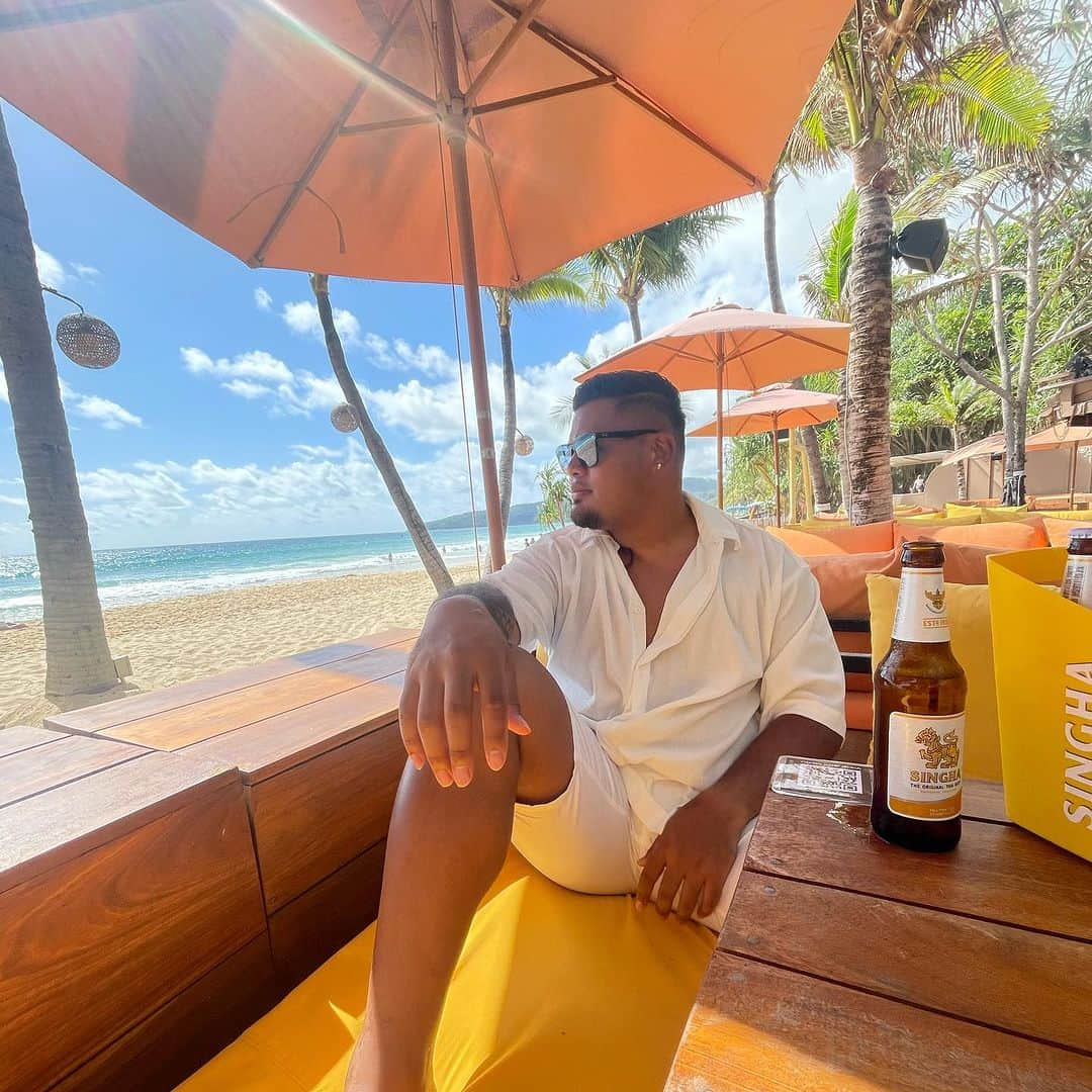 ジェイデン・トア・マクスウェルさんのインスタグラム写真 - (ジェイデン・トア・マクスウェルInstagram)「🏝️+🍺=🫶🏾 海は心を穏やかにしてくれる  @tannterracephuket   #トラベル #travel #旅行 #タイ #海 #プーケット #プーケット旅行 #🇹🇭 #thailand #phuket #beach #singha #ビール」7月14日 18時00分 - jaydentoamaxwell