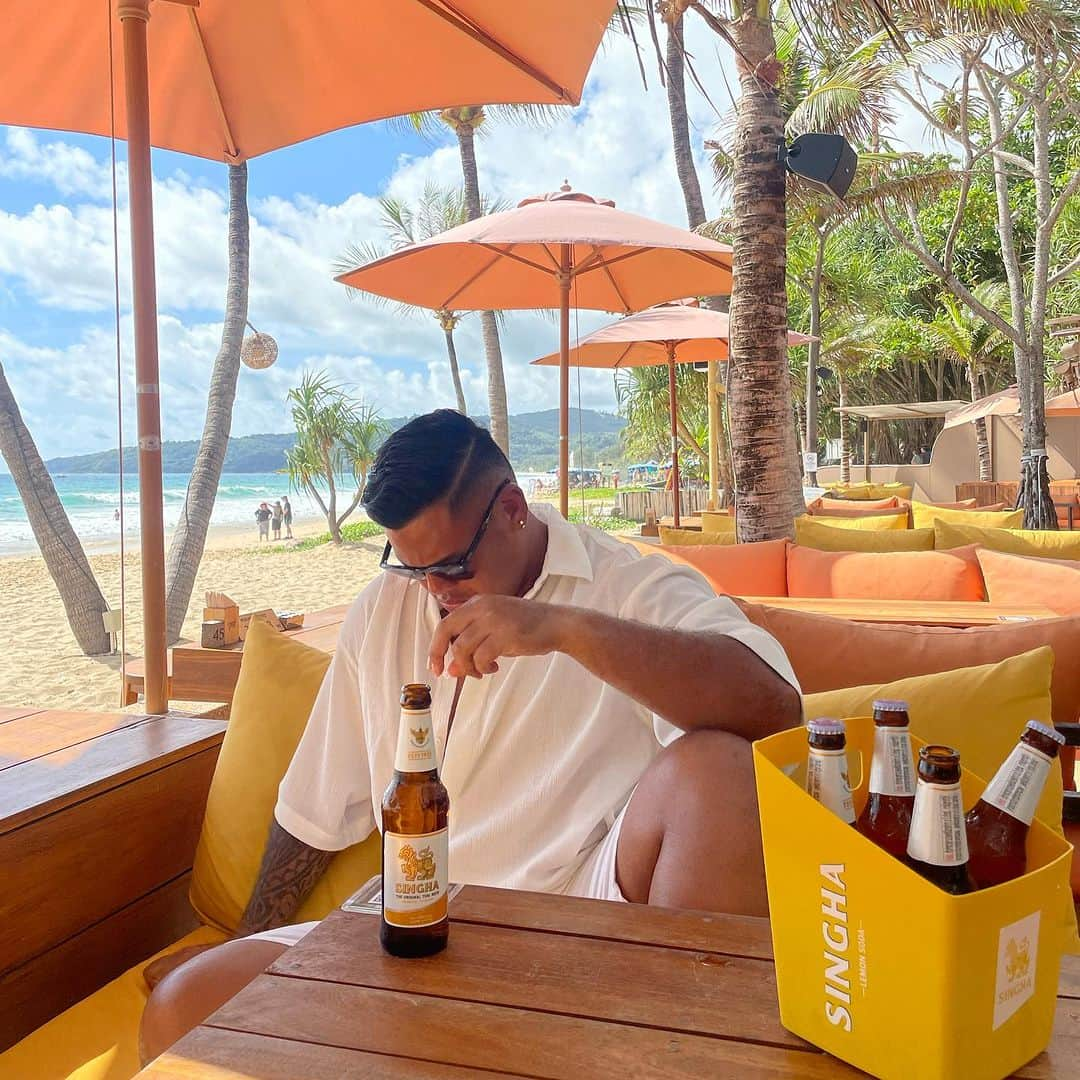 ジェイデン・トア・マクスウェルさんのインスタグラム写真 - (ジェイデン・トア・マクスウェルInstagram)「🏝️+🍺=🫶🏾 海は心を穏やかにしてくれる  @tannterracephuket   #トラベル #travel #旅行 #タイ #海 #プーケット #プーケット旅行 #🇹🇭 #thailand #phuket #beach #singha #ビール」7月14日 18時00分 - jaydentoamaxwell