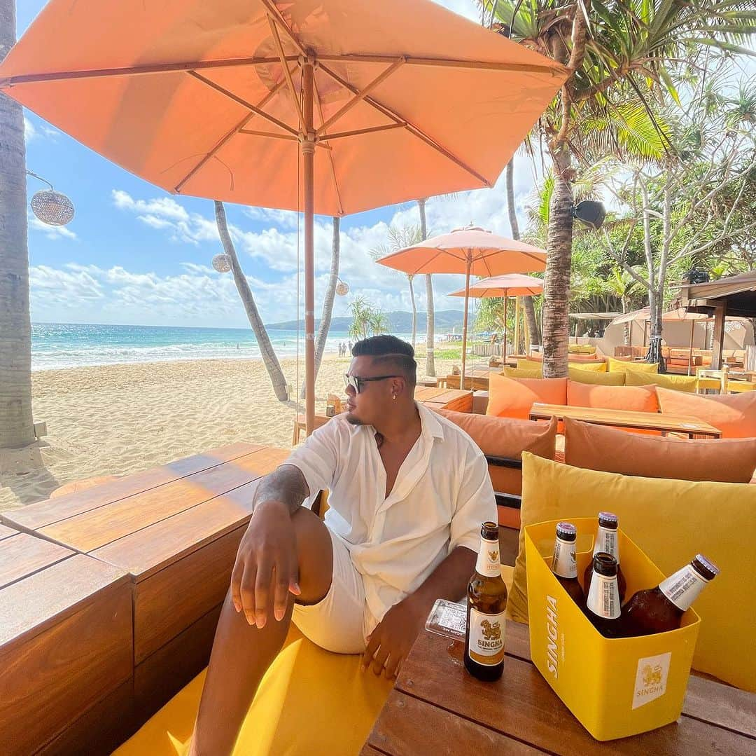 ジェイデン・トア・マクスウェルさんのインスタグラム写真 - (ジェイデン・トア・マクスウェルInstagram)「🏝️+🍺=🫶🏾 海は心を穏やかにしてくれる  @tannterracephuket   #トラベル #travel #旅行 #タイ #海 #プーケット #プーケット旅行 #🇹🇭 #thailand #phuket #beach #singha #ビール」7月14日 18時00分 - jaydentoamaxwell