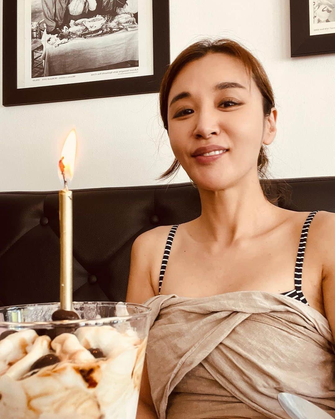 鈴木紗理奈のインスタグラム：「誕生日はわたしが食べたかったイタリアンへ。 店の予約は私がしたから、誕生日サプライズはないもんかと思い頼んだデザートにローソクとか刺してあったら嬉しいなぁって誕生日アピしたら、リオトに「ママはいつもサプライズ台無しにする」って怒られた😅母親って段取りの生き物なのよ、ごめんなさい。  実は、いつの間にかお店の人に伝えてくれてたみたいでデザートと共に店中でバースデーソング歌ってくれた。  #riototomama #birthday」