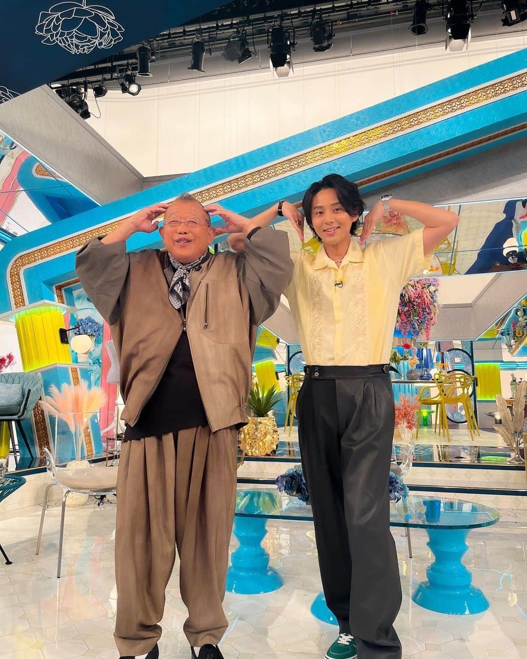 TBS「A-Studio」さんのインスタグラム写真 - (TBS「A-Studio」Instagram)「. 今回は観覧のお客さんからもらったポーズに挑戦しました🫶🏻 いくつできたかな〜🤭💭  #ベーガヤポーズ挑戦シリーズ #ギャルピース #いとしなもん #ルダハート  撮影:ロングロング  撮影の模様は 番組HPの未公開トークで ご覧になれます! ぜひチェックしてください🥳  ▶︎7/7 放送 藤ヶ谷さん衣装 shirts：Y.A.Bera pants：SHINGOKUZUNO shoes：VANS  #Aスタプラス #笑福亭鶴瓶 #藤ヶ谷太輔」7月14日 16時15分 - astudio_tbs