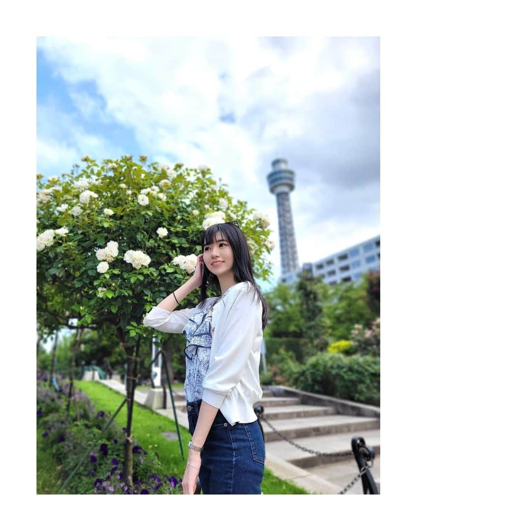 大島璃音さんのインスタグラム写真 - (大島璃音Instagram)「. 晴れている日の山下公園〜  フリルの立葵がとても可愛かったです💗 先端が咲いているのでもうすぐ梅雨明けでしょうか？☔︎  暑い日が続いているので 熱中症にお気をつけくださいね🫧」7月14日 16時16分 - rinon_ohshima