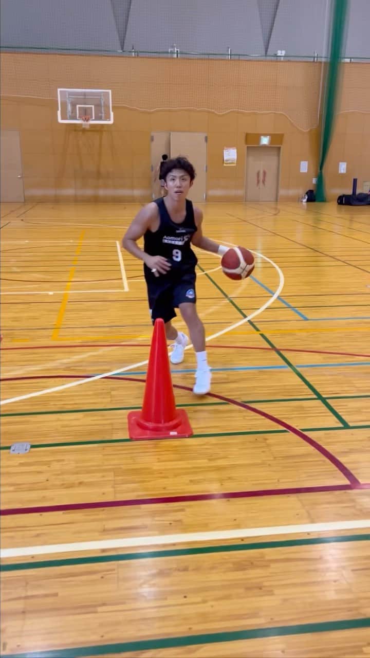 寺嶋恭之介のインスタグラム：「AOMORI WORKOUT🍎🔥  そしてPUMAから最高のシューズが届いた💥 MB.02 LOW WHITE @pumahoops  @pumajapan  @n_king0419  thx✨」