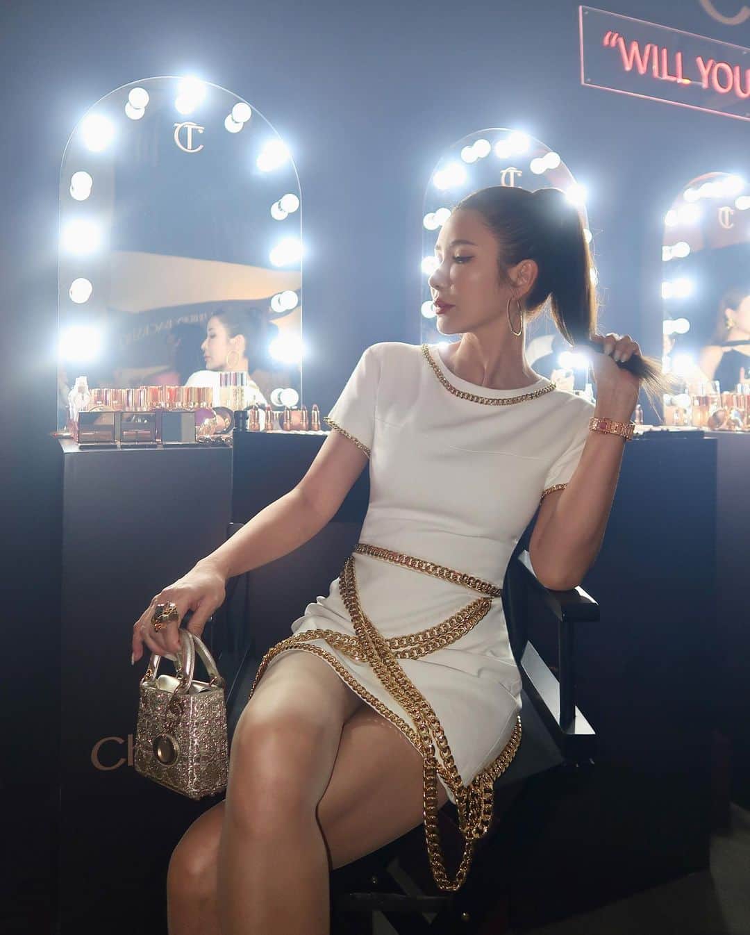 ジェイミー・チュアのインスタグラム：「✨Reliving iconic moments in chain mail fit.」