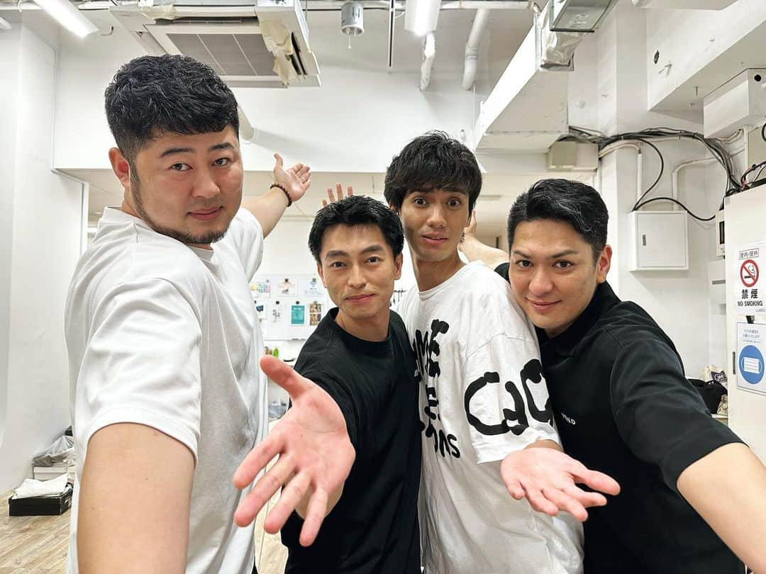 遠藤雄弥のインスタグラム：「. ララメテオ💃  みんなデカいこわい  @akito_fujii_official  @hideyoshikagawa  @takuyanegishi_official   #藤井陽人 #香川幸允 #根岸拓哉」