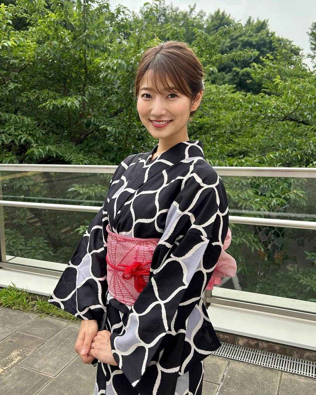 安藤萌々さんのインスタグラム写真 - (安藤萌々Instagram)「浴衣待受 本日から配信です👘 ストーリーリンクからどうぞ🌟  衣装協力　 #堀井株式会社 #源氏物語  また動画など載せます〜！  #浴衣 #骨格ウェーブ #イエベ春 #ソフエレ  #まとめ髪 #夏 #ポートレート  #撮影 あるある ずっと #同じ顔 🥹」7月14日 16時53分 - momo_ando_ex