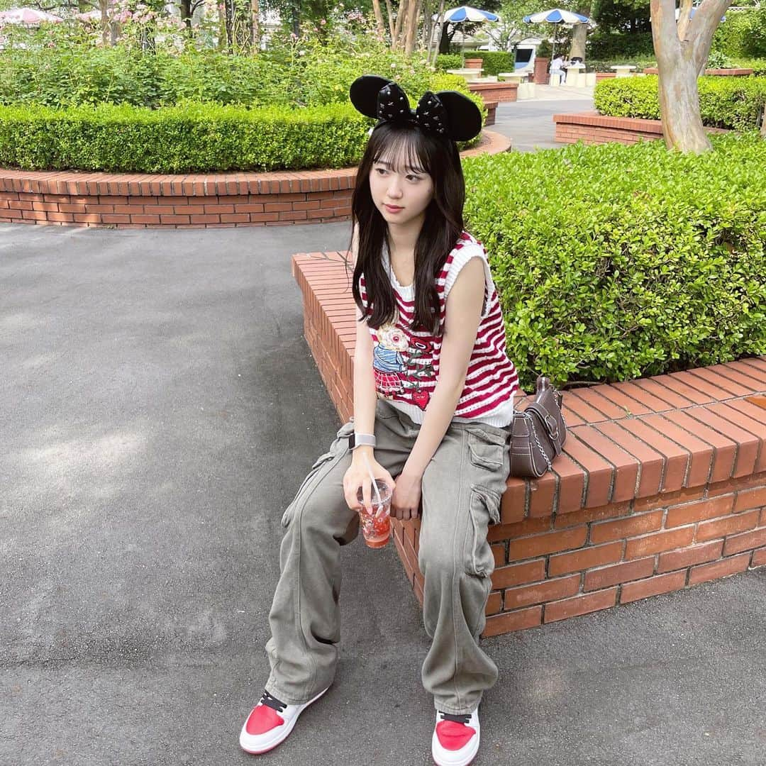 ももかのインスタグラム：「⭐︎ インパしないディズニー🏰⭐️ ・ 流石に行きたくなった😹 ・ 近々動画で上がるよん🎶 #ディズニー #ディズニーランド」