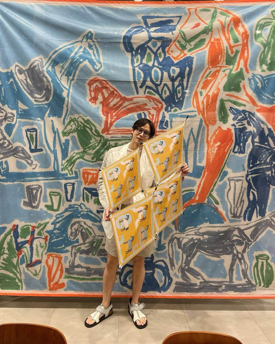 チョン・ジョンミョンのインスタグラム：「Hermès Kite Festival 🪁 Thank you for Inviting me @hermes #hermes#hermessilk」