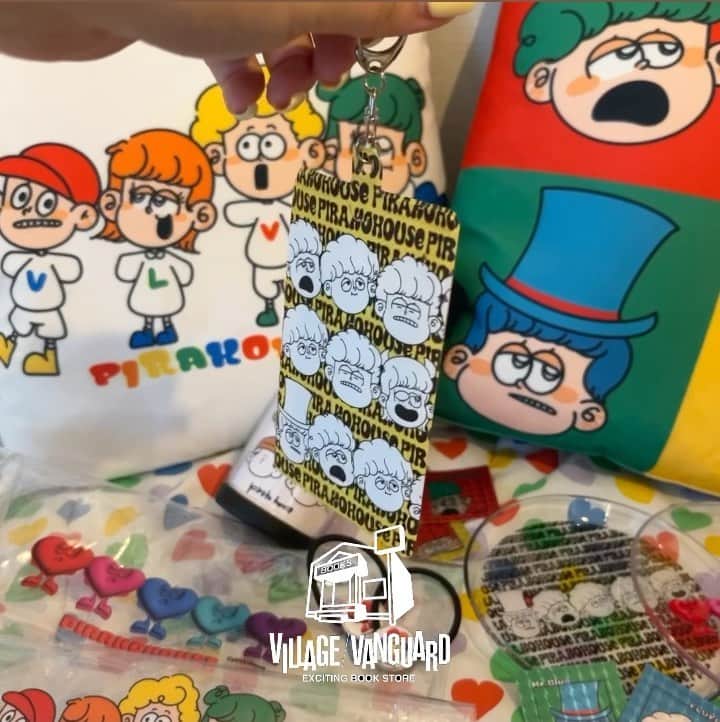 Pirakoのインスタグラム：「お知らせ🥦  @villagevanguard_official さんコラボです！！ 第二弾出させていただくことになりました🥲❤️  今回はタンブラー、お皿、ヘアゴムなどなど 実用的なグッズ沢山作ったよ🐏  公式オンラインにて受注販売なので 是非チェックお願いします😘 そして第一弾グッズたちも被せて再受注させて頂けるので そちらも是非！！  ✅受注期間　7/24(mon) -8/6(sun) @villagevanguard_official × @pirakohouse 🌟  前日に紹介インスタライブもするね！ ちなみにわしの推しはチェキホルダー🍋」