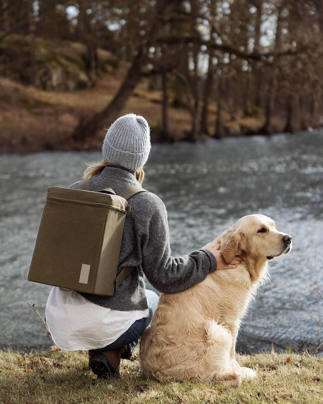 デザインハウス ストックホルムさんのインスタグラム写真 - (デザインハウス ストックホルムInstagram)「A backpack for the urban nomad doesn’t need high-tech complex solutions. You are not going for the far-away mountains or the Amazonas. At the same time, you are definitely worth something more durable sturdy and elegant than the usual flimsy, torn-prone, logotyped flashy offerings. Urban Thermal Backpack is quintessential Scandinavian design with a straightforward raw and honest simplicity. Cold drinks, lemonade, wine, or a hot meal, the backpack’s good insulation foam and strong protective inner foil will keep the temperature while also being easily cleaned.  #interior #interiordesign #architecture #interiorinspo #interiorinspiration #decor #theworldofinteriors #home #homedecor #interiordesigner #design #homedesign #decoration #decorlovers #interiordecorating #scandinaviandesign #swedishdesign #creative #artsy #artshow #newnordic #nordicdesign #trendy #newnordicdesign」7月14日 17時19分 - designhousestockholm