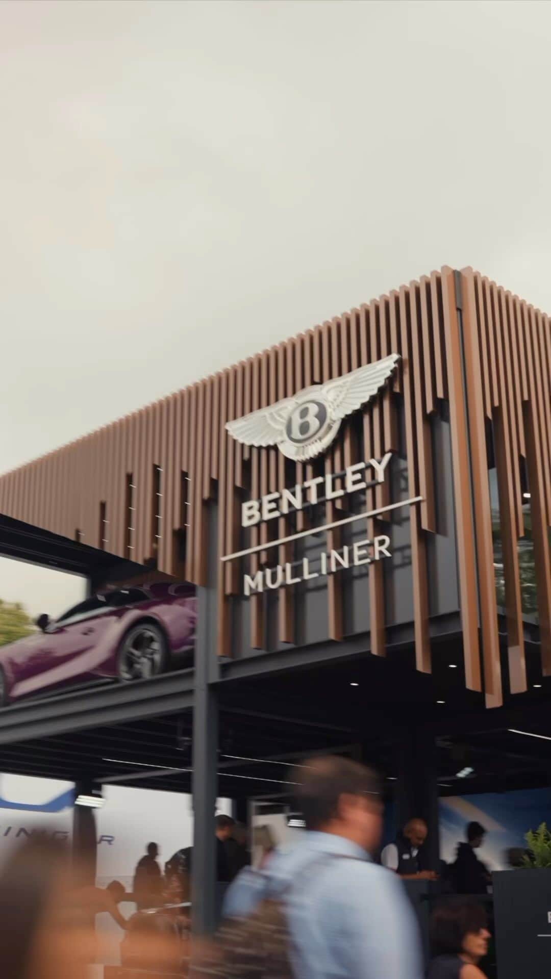 ベントレーのインスタグラム：「Welcome to the #Bentley #Mulliner stand at @fosgoodwood.  Located next to the Supercar Paddock, this year it’s bigger and better than ever, with the three divisions of Mulliner on display over two levels. Upstairs, guests can get up close to a W12 engine.  Come and say hello if you’re at the festival this weekend.」