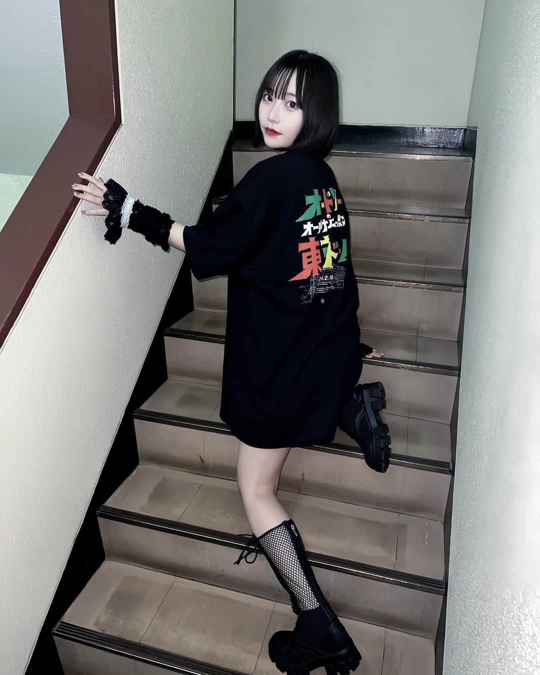 白釈迦遺さんのインスタグラム写真 - (白釈迦遺Instagram)「. オードリーのオールナイトニッポンin東京ドームTシャツをカッコよく着る選手権。 バックプリントのこと忘れて普通に着ちゃう🇪🇹 着て歩いてるだけで宣伝に。 XXLサイズでゆるっと📻」7月14日 17時31分 - shaka_yui