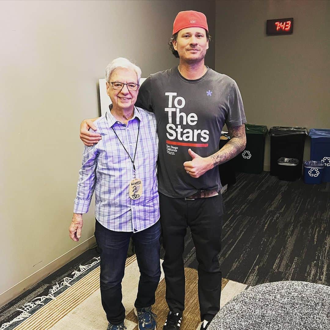 トム・デロングのインスタグラム：「When your partner and co-founder of @tothestars.media was the Senior Physicist on the DOD UFO Program and the creator of the CIA Remote Viewing “Psychic Spy” Program, and he comes to a @blink182 show in Austin .. 😎」