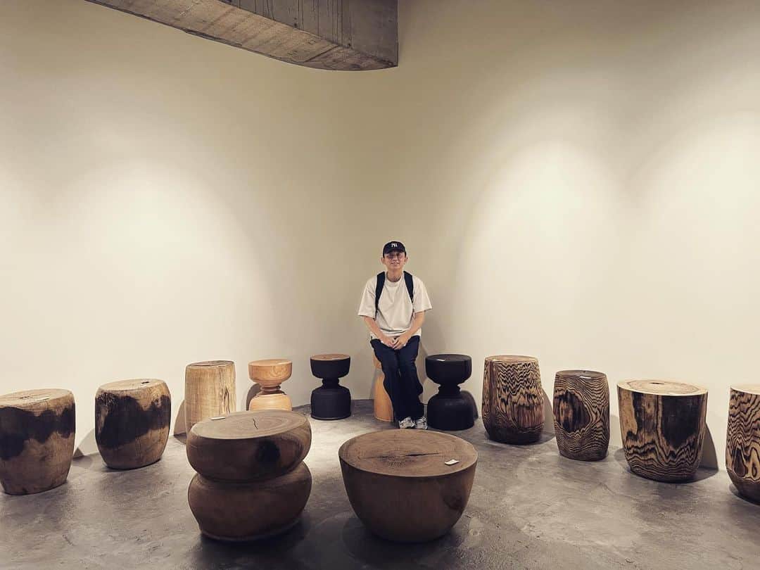 有吉弘行のインスタグラム：「木。」