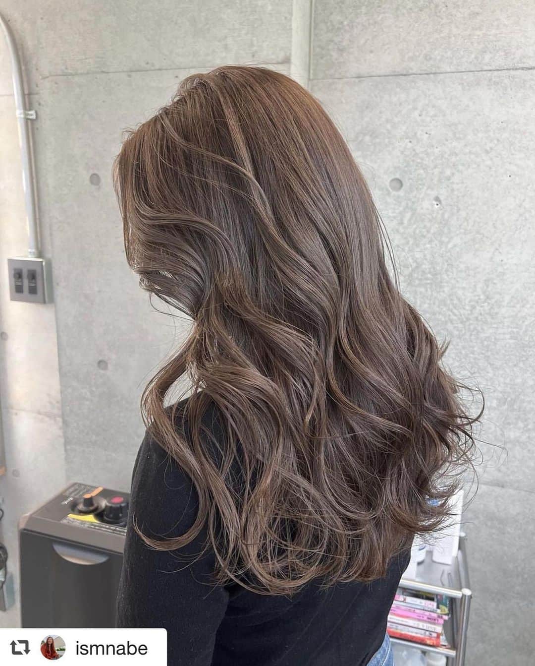 hair_ISMのインスタグラム：「#repost @ismnabe via @PhotoAroundApp  グレージュカラー🤎  #ism#グレージュ#グレージュカラー#ベージュカラー#ミルクティーベージュ」