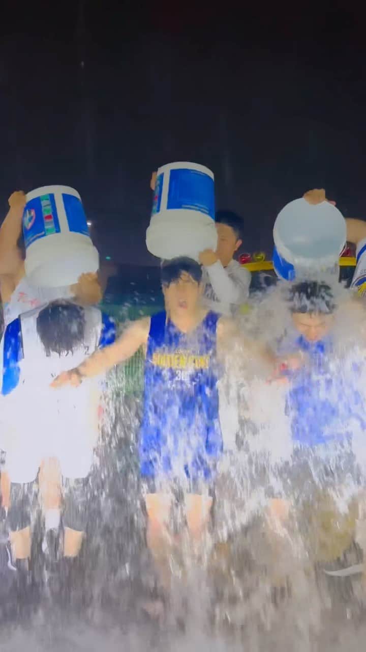 DINDINのインスタグラム：「안녕하세요, 딘딘입니다.  위너 김진우 (@xxjjjwww )님의 바통을 이어받아  2023 아이스버킷 챌린지에 동참하게 되었습니다.  의미있는 챌린지에 함께하게 되어 진심으로 영광이며, 다음으로 챌린지를 이어나갈 분은 슬리피 @sleepycamo 와 정규민 @jayqraw 님 입니다.  감사합니다.   #승일희망재단 #루게릭요양병원건립  #icebucketchallenge #2023아이스버킷챌린지  #희망의끈을이어갑니다」