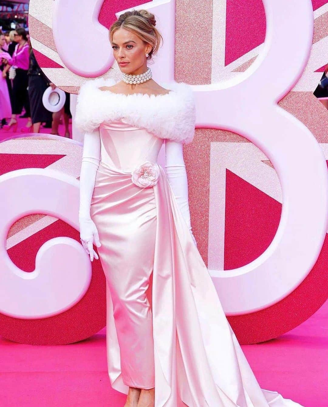 tiger Mistのインスタグラム：「The lady of the hour.💗 A roundup of our favourite looks so far; what’s yours? #margotrobbie」