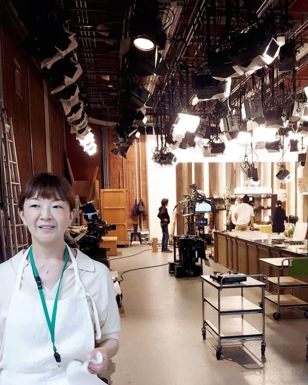 小堀紀代美さんのインスタグラム写真 - (小堀紀代美Instagram)「すっかり発売から時間が経ってしまいましたが、、、掲載誌のお知らせです。  「きょうの料理」　@minnano_kyounoryouri では“おやつのじかん“のコーナーで3品。こちらは先日収録を終えて７月２４日（月）の放送となります（２５日に再放送あります）３品とも練乳を使ったおやつです。どれも簡単なのでぜひ作ってみてください。  「ESSE」 @esse_online では今年の５月号から隔月連載が始まっています。2回目となる７月号ではスパイスやハーブを使ったパプリカの肉詰めを。お湯で戻すだけでできる簡単クスクスを添えたり、異国情緒をお楽しみください。  「オレンジページ」　@orangepage_mag では過去の掲載からとなりますが、「LOVE♡台湾BOOK」にデザートを数品。作りやすいレシピにアレンジしています。ああ、台湾に行きたい！あの熱風のような中歩いて食べるひんやりスイーツは最高ですよね♡  「Precious」 @precious.jp では焼き菓子についてのスイーツ談義をアッコ先生と一緒に。他のページにも美味しいもの情報満載です。  大好きだった「ミセス」からクッキングカードの総集編が発売となりました。この料理ページを切ってファイリングしていた方も多いのでは。1冊にまとめられて、なんて素敵な♡ 手元に残したくなる1冊です。（その当時の私のレシピも2品ほど掲載していただいています）  そして「Glow」 @glow_tkj では引き続き毎月連載中です。今は世界各国料理。旅先で出会った味を、工夫してとっても簡単に作れるレシピにしています。  ぜひ、ご覧いただけたら嬉しいです！」7月14日 9時35分 - likelikekitchen