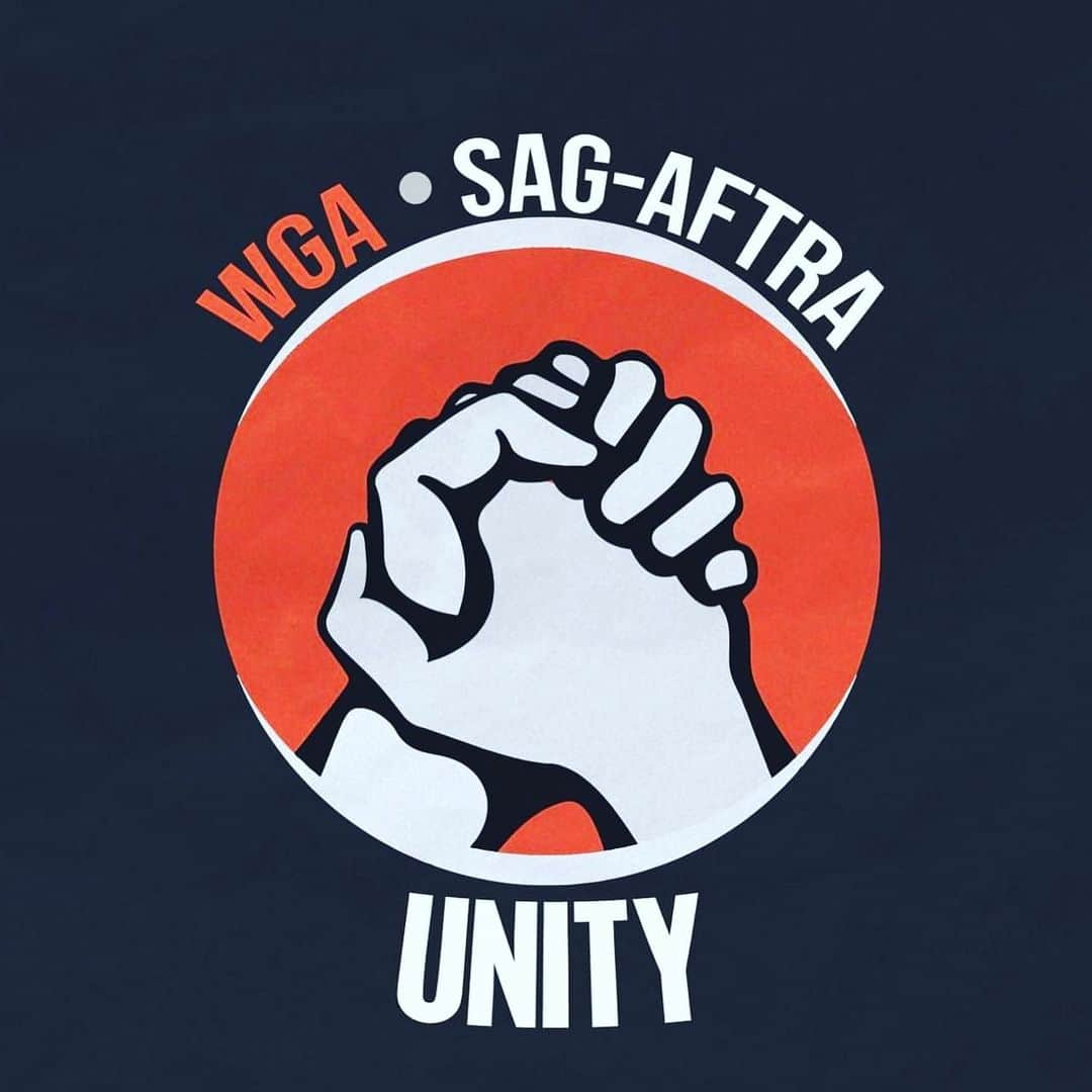 ミッキー・サムナーのインスタグラム：「On Strike ✊ #wgastrong  #sagaftrastrong @sagaftra @wgawest @wgaeast 💪」