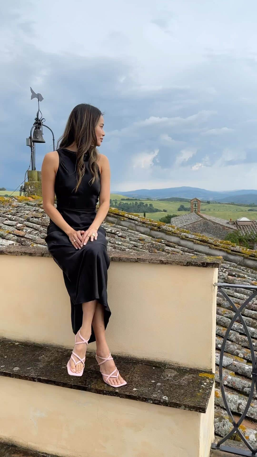 ジェイミー・チャンのインスタグラム：「Going places in new DSW shoes.   @dsw #mydsw #italy #florence #tuscany」