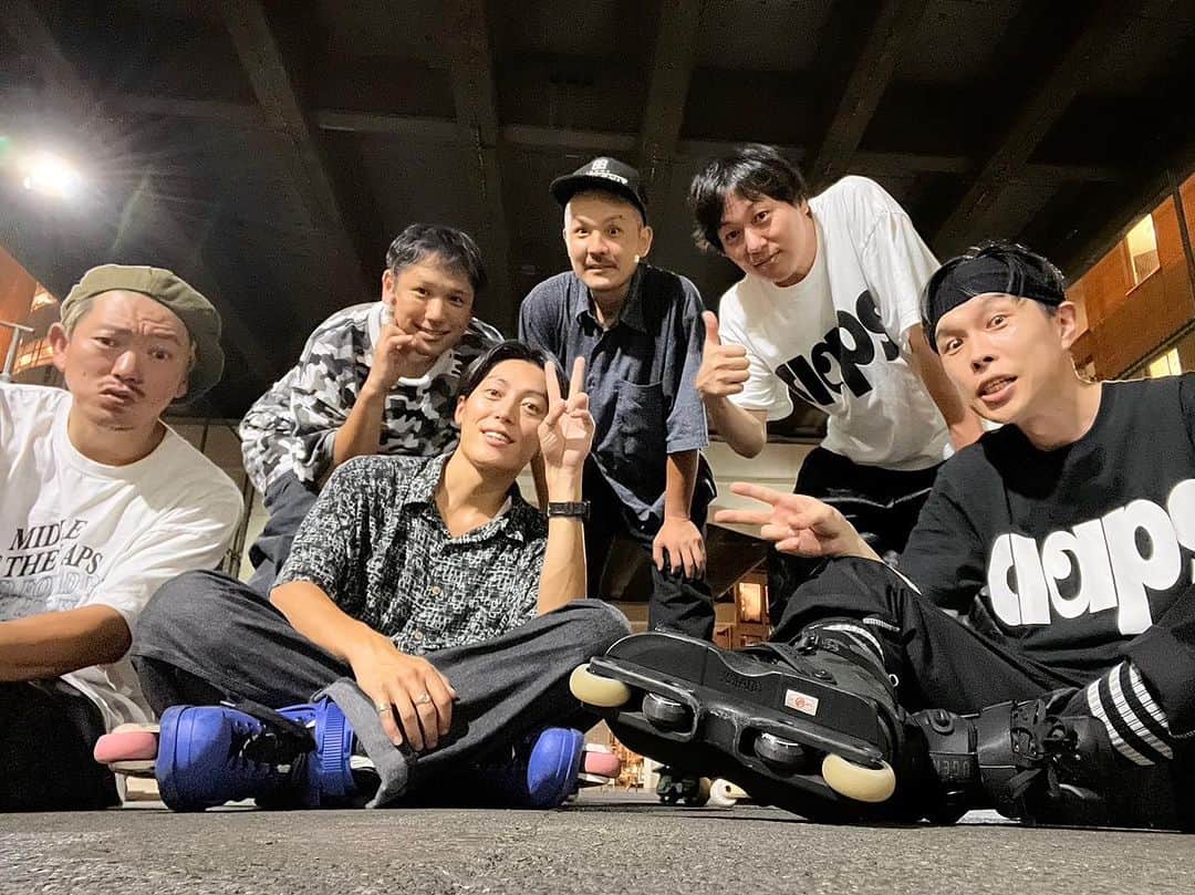 伊藤千秋のインスタグラム：「夜のある場所☝️ @soichirokanashima  @ukarih  @si_tan55  @iwaiyuki_neko  @speedovers_k3 (MoribeKazuki) @clapsstore_official  @claps_entertainment」