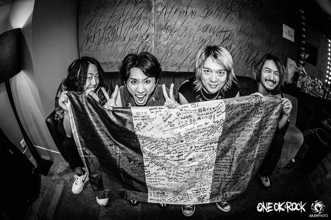 Toru のインスタグラム：「We are back to Paris again🇫🇷🇫🇷 Thanks for supporting us as always!! Love you guys🖤　 📸 @julenphoto  #oneokrock  #luxurydisease」